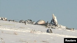 На месте катастрофы военного самолета Ан-72 погранвойск Казахстана. Шымкент, 26 декабря 2012 года.