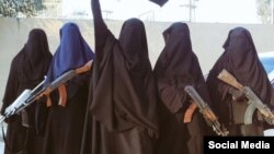 Женщины (многие бывшие пленницы), воюющие на стороне группировки "Исламское государство"