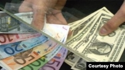 Generic - Euro, dollar, euros, dollars, exchange rate, money, banknotes, crisis, recession, undated