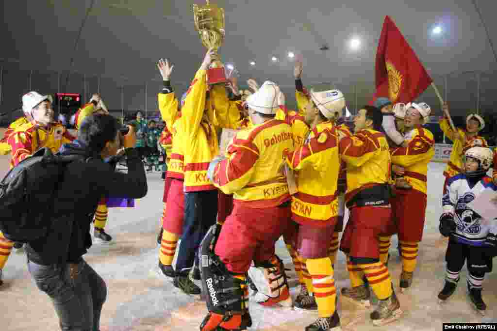 Кыргызстандын командасы бул кубокту жеңип, Азия чөлкөмүндөгү курамалар арасында жогорку дивизиондо ойноого жолдомо алды.