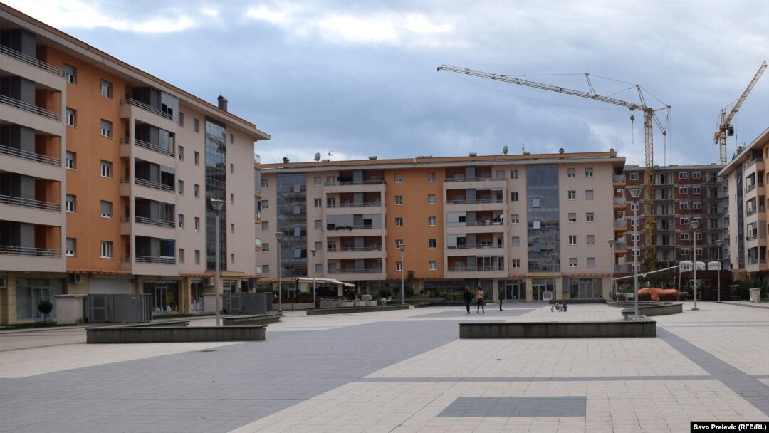 Podgoricom suvereno vladaju betonizirane površine i cijela naselja koja gotovo da nemaju niti jedno posađeno stablo.