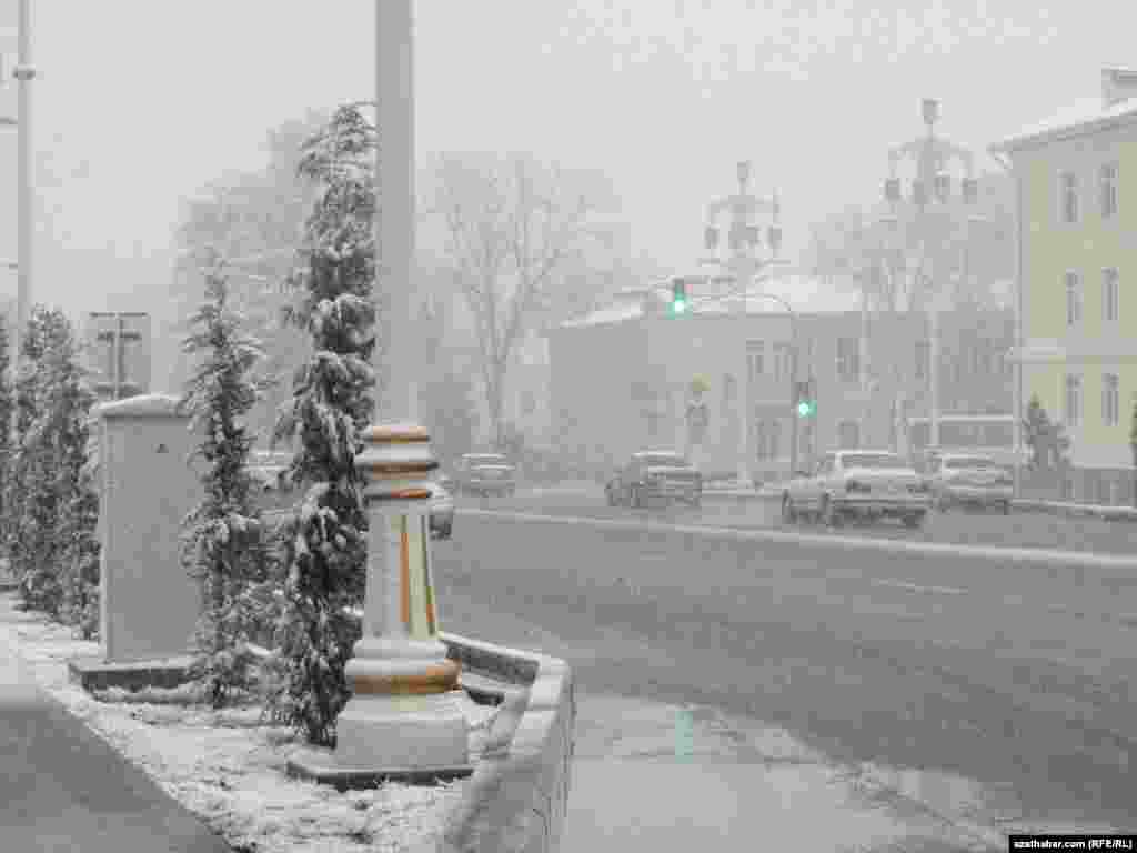 Aşgabatda gar ýagdy