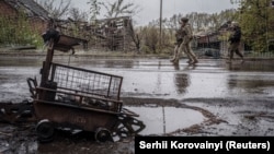 Військові 24-ї окремої механізованої бригади на вулицях Дружківки, Донеччина, квітень 2026 року