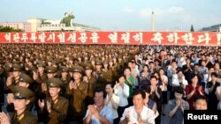 Ілюстрацыйнае фота. Сьвяткаваньне нядаўняга пасьпяховага ядзернага выпрабаваньня на плошчы Кім Ір Сэна ў Пхэньяне, 13 верасьня 2016 году