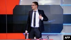 عکس از تصاویری که در استودیوی خالی ضبط شده است