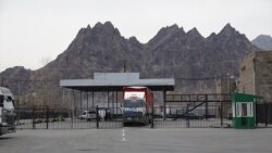 Ermənistan-İran sərhəd-keçid məntəqəsində yük terminalı (Foto arxiv)
