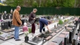 Grieving Families Hit With Expensive Funerals In Overcrowded Ukrainian Cemeteries GRAB 2