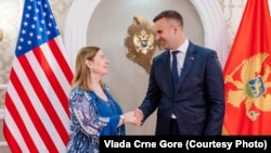Američka ambasadorka u Crnoj Gori Džudi Rajzing Rajnke (Judy Rising Reinke) i premijer Milojko Spajić, jul 2025.