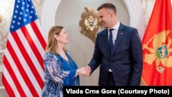 Ambasadorja amerikane në Mal të Zi, Judy Rising Reinke, dhe kryeministri i Malit të Zi, Milojko Spajiq. 29 korrik 2025. 