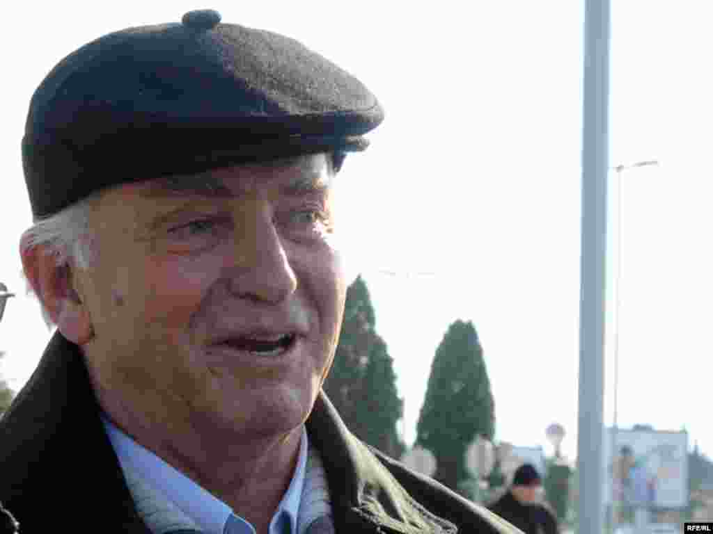 Crna Gora - Pušten Pavle Strugar - Bivši general JNA Pavle Strugar je pušten iz haškog zatvora. Osudjen je za napade na Dubrovnik 1991. na osam godina zatvora.U skladu sa pravilima suda oslobodjen je nakon odležane dvije trećine kazne.
