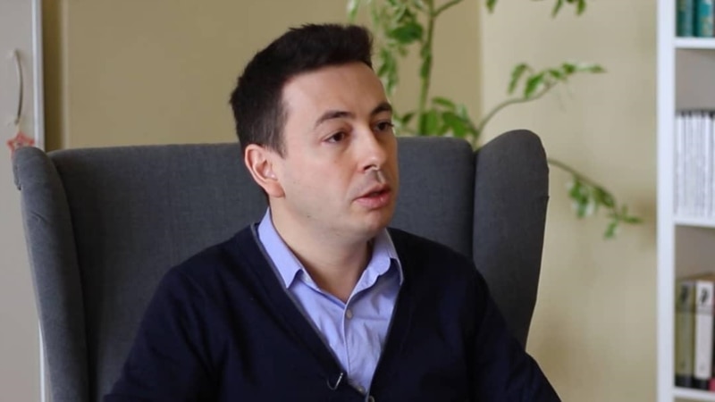 Во Владикавказе избит политолог и журналист Руслан Тотров
