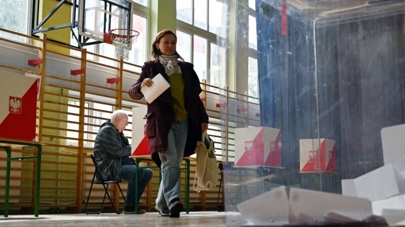 Polonezii votează, duminică, în turul I al alegerilor prezidențiale