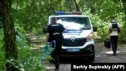Украинская полиция на месте, где было найдено тело Виталия Шишова