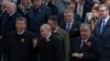 U prvom planu predsednik Kine Si Đinping, predsednik Rusije Vladimir Putin i predsednik Tadžikistana Emomoli Rahmon. Iza njih predsednik Belorusije Aleksandar Lukašenko, premijer Slovačke Robert Fico i predsednik Srbije Aleksandar Vučić. Moskva, 9. maj 2025.
