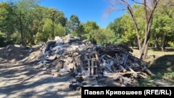 Груды строительного мусора заполонили Гагаринский парк. Симферополь, Крыма, 10 сентября 2026 года