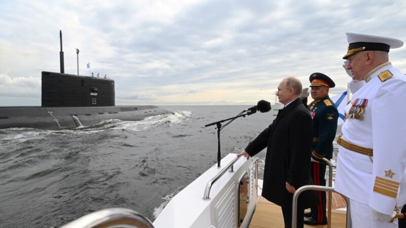 Putin na paradi ratne flote: Možemo da uočimo svakog neprijatelja