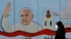 Мурал з выявай Папы Францішка на сьцяне касьцёла ў Іраку