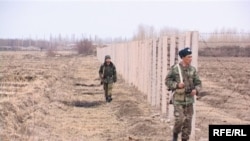 Soldiers guard the Kyrgyz-Uzbek border near Batken.