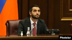 Armenia - Deputy speaker Ruben Rubinian chairs a session of the National Assembly, Yerevan, October 5, 2021