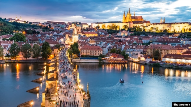Pogled na Karlov most u Pragu, Češka Republika