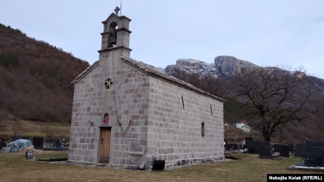 Crkva sv. Arhanđela Mihaila, sa nekropolom stećaka u Aranđelovu, Grad Trebinje nacionalni je spomenik i na listi je ugroženih uslijed pojave velike količine vlage, a koja je izazvala oštećenja na konstrukciji objekta i oštećenja na freskama.