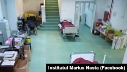 La Institutul Marius Nasta din București pacienții erau tratați, duminică, pe holuri.