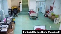 Pacienți ținuți pe holuri la Institutul Marius Nasta. 3 octombrie 2021