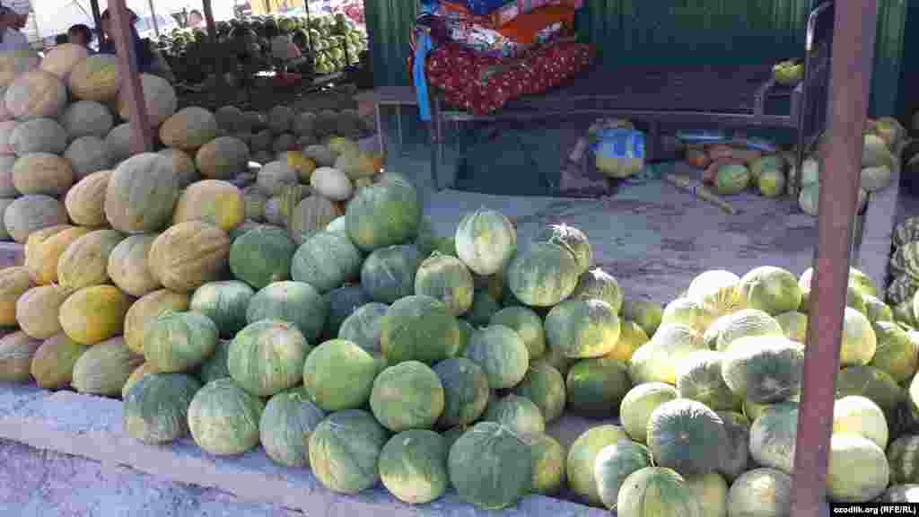 Сўғд вилояти Нов туманидаги қовун-тарвуз бозори