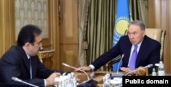 Masimov meets with then-President Nursultan Nazarbaev in 2015.