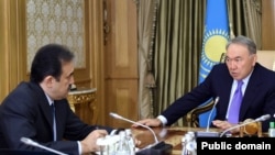 Премьер-министр Казахстана Карим Масимов и президент страны Нурсултан Назарбаев. Астана, 19 октября 2015 года. 