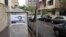در روزهای اخیر، پلاکاردهایی بر در و دیوار با تصویری از سعید مرتضوی با عناوین «تحت تعقیب» یا «گمشده»، نصب شده است 