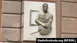 В Одесі відкрили меморіальну дошку на честь видатного російського художника Михайла Врубеля (фото Івана Шевчука), 13 березня 2012