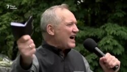 Уладзімер Някляеў прачытаў вершы ў сквэры Янкі Купалы