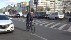 „Lipsa de lumini+gropi=om pe jos” - Chișinăul și bicicliștii