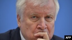 Міністар унутраных справаў Нямеччыны Горст Зээгофэр