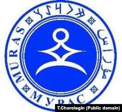 Эмблема общественного фонда "Мурас" с текстом в 4-х алфавитах (руноподобный, арабский, латинский, кириллица). 2013.