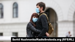 Загалом з початку епідемії в Україні виявили 31 810 інфікованих коронавірусом, 14 253 людини одужали