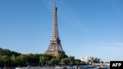 Kulla Eiffel në Paris.
