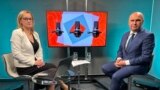 Predsjednik Rumunije Ilie Bolojan (desno) u redakciji RSE u Bukureštu 12. maja tokom intervjua uoči drugog kruga izbora. 