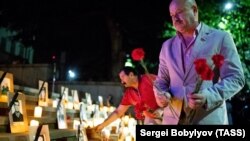 Акция, посвященная трагическим событиям 2008 года, десятый год начинается в ночь на 8 августа в 23:35 в Цхинвале у Гергиевской лестницы