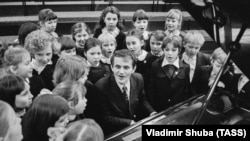 Ігар Лучанок з вучнямі музычнай школы, 1983 год