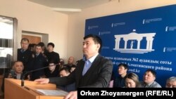 Гражданский активист Сырым Абдрахманов во время оглашения приговора по его делу. Астана, 1 марта 2019 года.