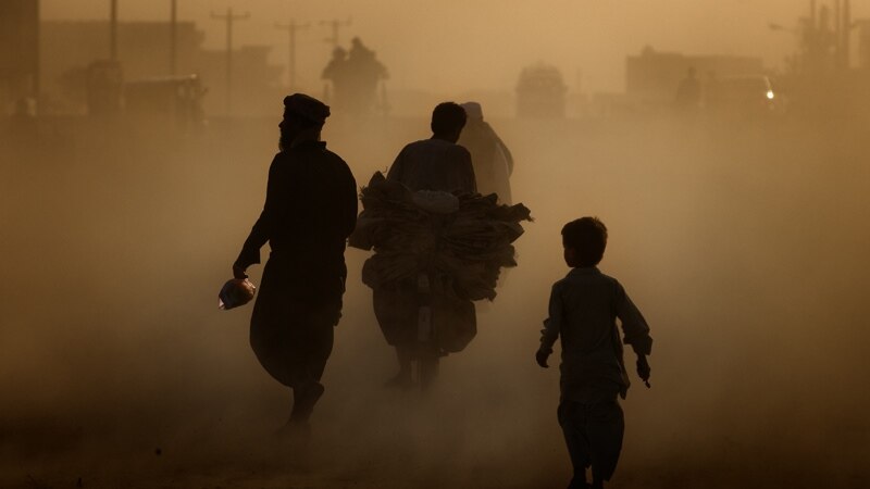 په افغانستان کې د چاپېریال د خرابوالي او د هوا د ککړوالي عمده لاملونه څه دي؟