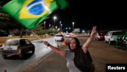 Поддржувач на поранешниот претседател Болсонаро мавта со бразилско знаме, Бразилија, 3 септември 2025 година.