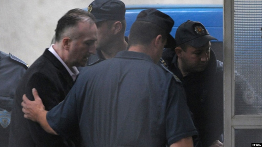Zatvorska kazna izrečena je jedino četvorici bivših rezervista JNA u slučaju "Morinj!". Foto: Ivo Gojnić, jedan od osuđenih za zločine u Morinju, u pratnji policije