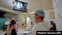 Один из временных стационаров, открытых в Бишкеке во время вспышки коронавируса. Июль 2020 года. 