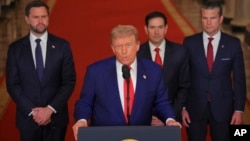 Доналд Трамп бо муовинаш Ҷей Ди Венс, котиби давлатӣ Марко Рубио ва вазири мудофиаи Амрико Пит Ҳегсет