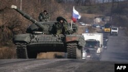 Бойовики угруповання «ЛНР» на танку біля міста Красний Луч, Луганська область, 28 жовтня 2014 року