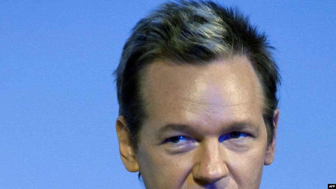 Wikileaks founder Julian Assange: "Fortunately, there are still good people in the U.S. government." 