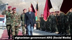 Presidenti Ashraf Ghani gjatë një vizite të forcave speciale afgane